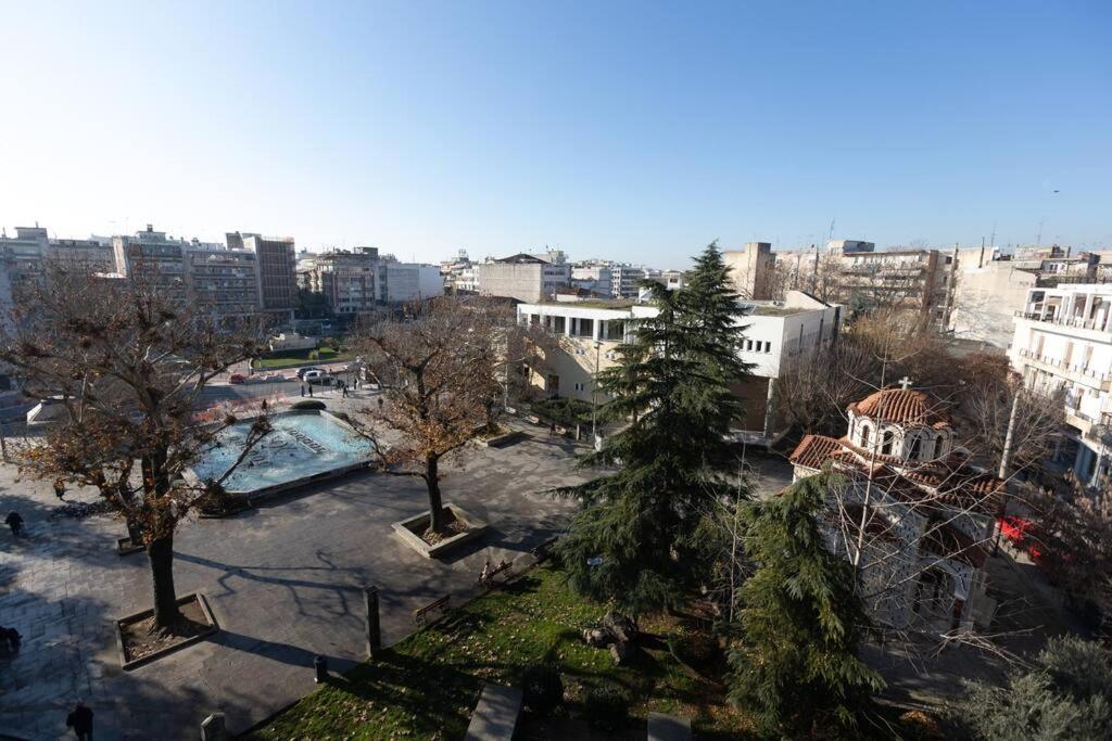 Appartamento Λάρισα Διαμέρισμα Με Θέα Πλατεία Στο Κέντρο Της Πόλης Esterno foto